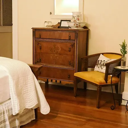 Lady Geneva Bed & Breakfast-2